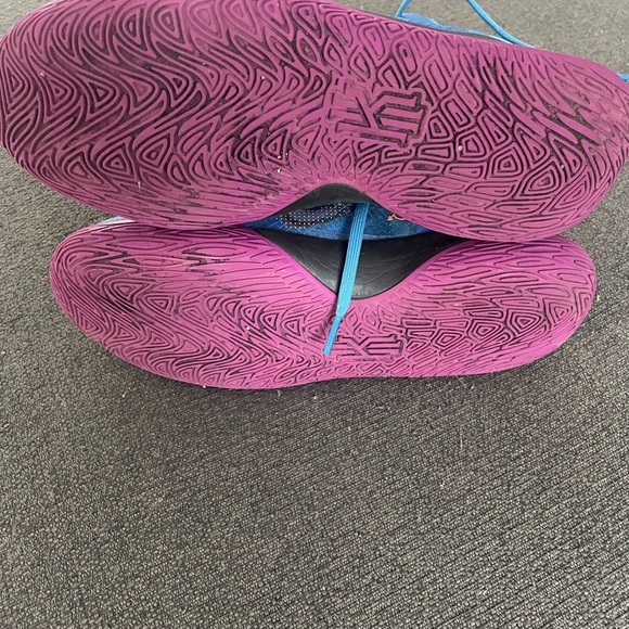 Nike Kyrie Flytrap 5 Grade School - Picture 5 of 5